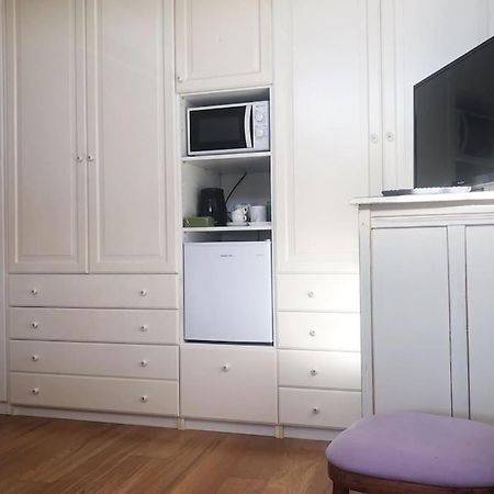 Lovely Independent Mini-Apartment In Central Рим Экстерьер фото